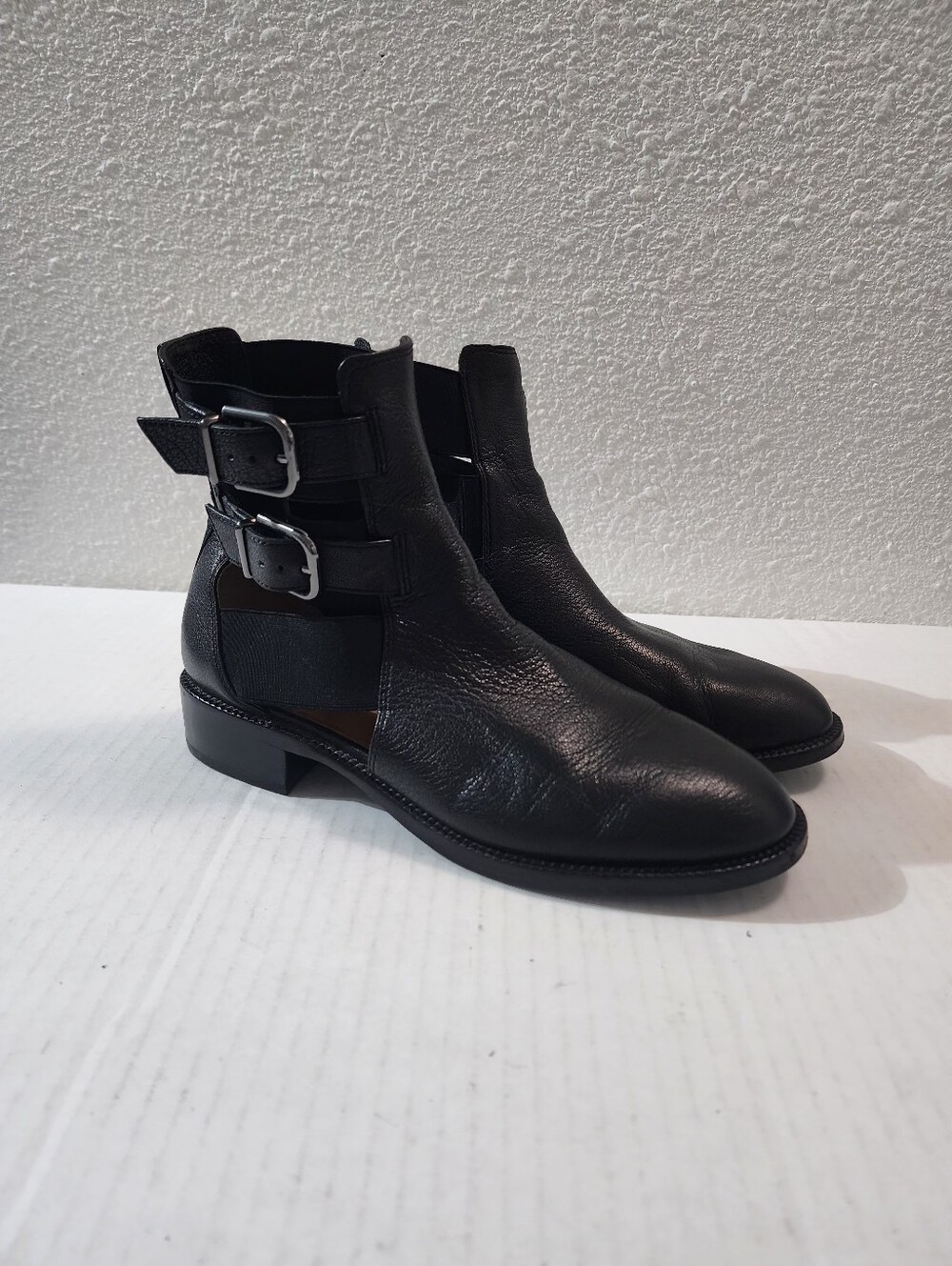Via Spiga Birna Women Black Leather Cutout Moto Biker Ankle Boots Size 7 M - Picture 2 of 9